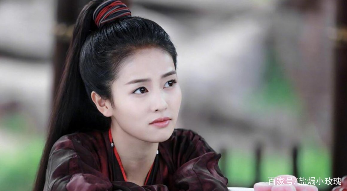 白鹿为什么好资源这么多？她的家庭背景很强大吗