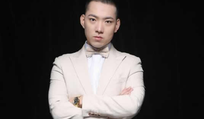 求《游山恋》完整版的歌词？