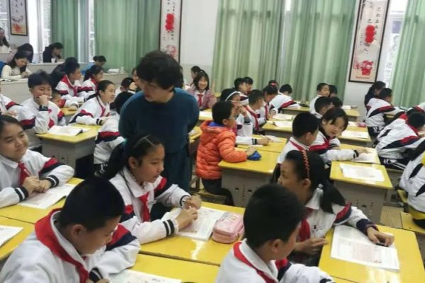 颠倒众生的意思