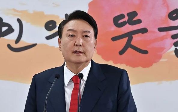 如何看待在国际舞台上，韩总统接连“受辱”，私下吐槽美国会议员为崽子？