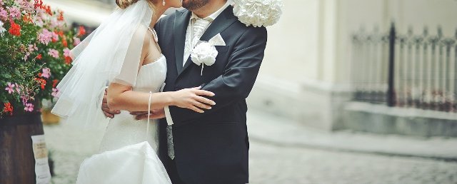 老公婚前温文尔雅，婚后如饥似渴，我该怎么办？