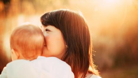 母亲去世两周同城女儿怎么会不知道呢？