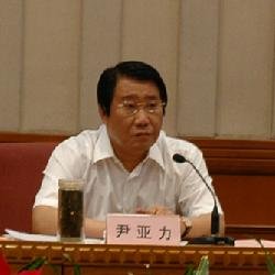 尹亚力的个人简介