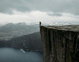 “当你凝视深渊时时，深渊也会凝视你！”这句话是什么意思？