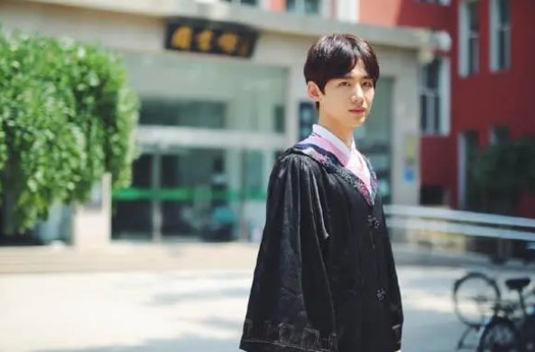 白敬亭父母是干什么的