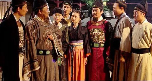 神探狄仁杰4中小丑为什么会害怕沈飞云