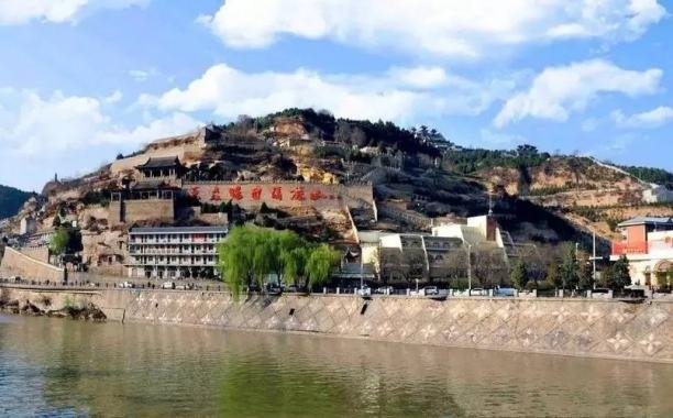 万众瞩目清凉山这首诗的作用