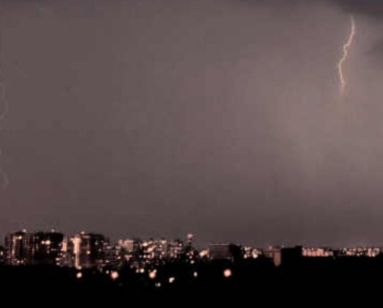 描写春雷轰隆轰隆的句子