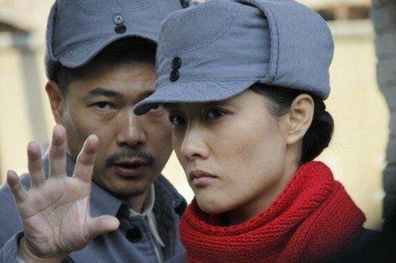 《奸细》中到底谁是奸细？