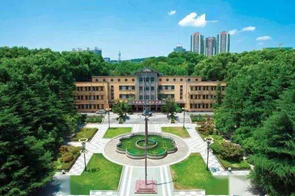 李兴湖是哪个学校毕业的？