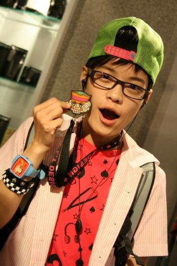 赖紫纶的个人资料