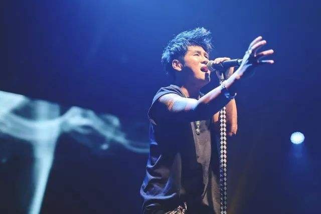 我可以无所谓 寂寞却一直掉眼泪是什么歌