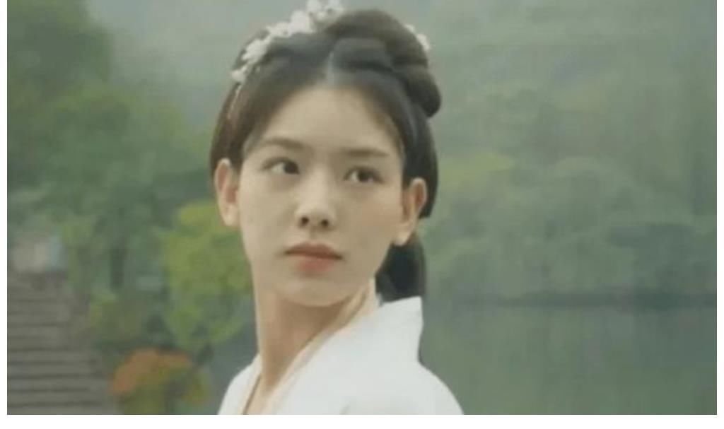 孙一宁借生日直播，不料网络太卡美颜滤镜失效，真实颜值差距有多大？