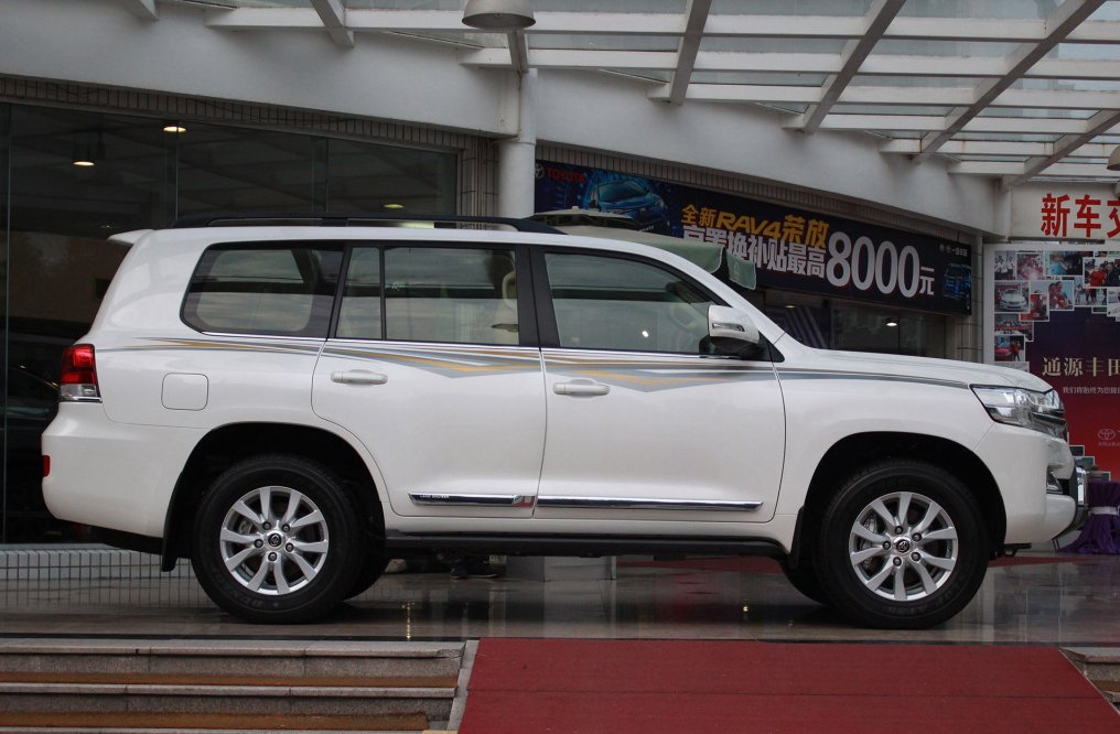 新一代兰德酷路泽归来，3.5L V6混动引擎，还是那个陆巡吗