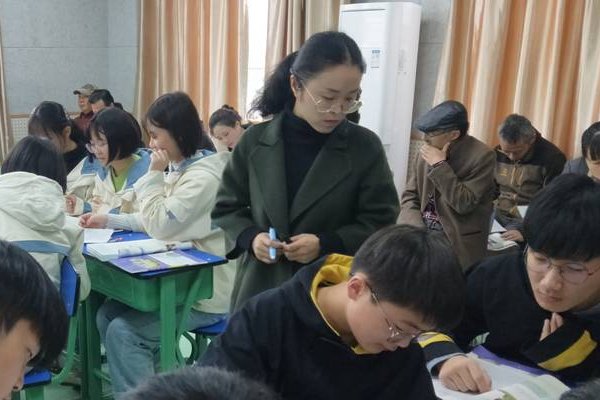 明争暗斗是什么生肖?