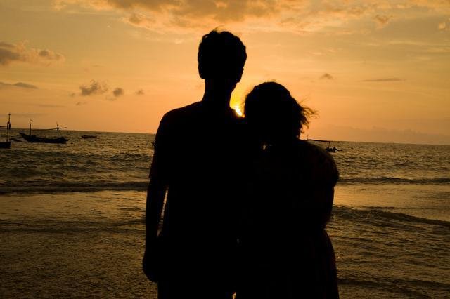 现在和相爱的人在一起吗