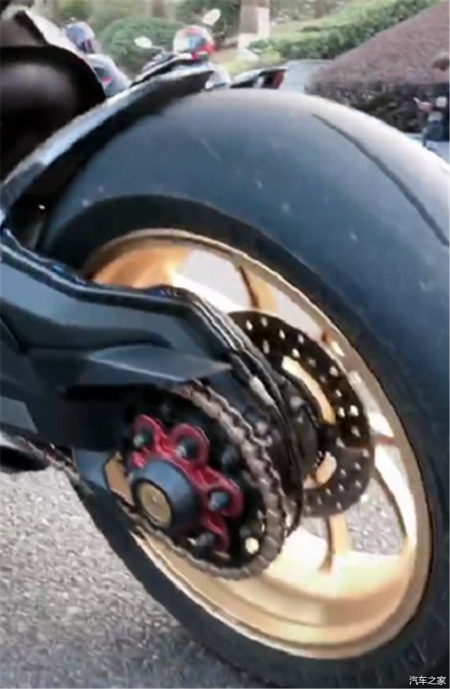 实拍41万杜卡迪1199，3.2秒破百，配L2引擎，排量达1198CC