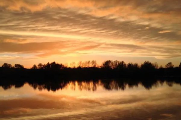 傍晚的太阳怎么描述