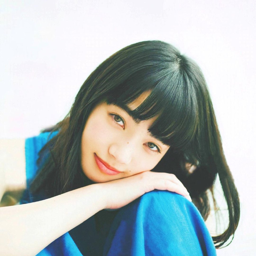 图片上这个女生是谁？