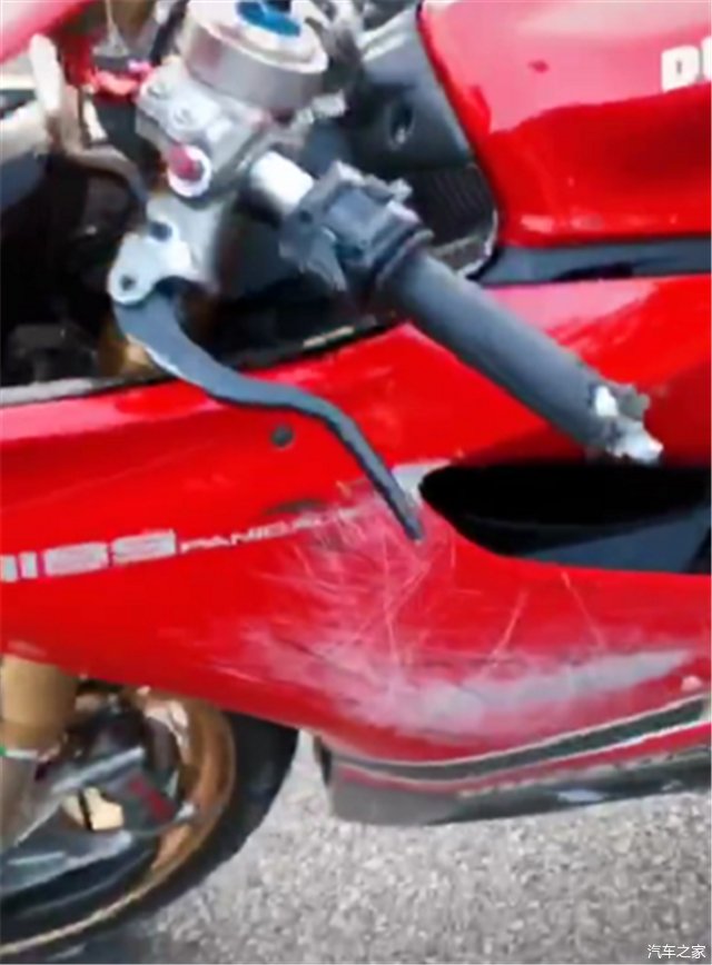实拍41万杜卡迪1199，3.2秒破百，配L2引擎，排量达1198CC