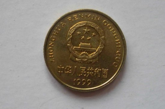 93年的梅花5角值10万么？