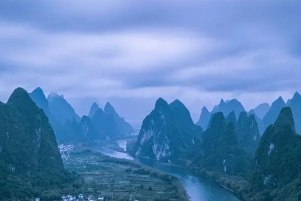 天青色等烟雨啥意思