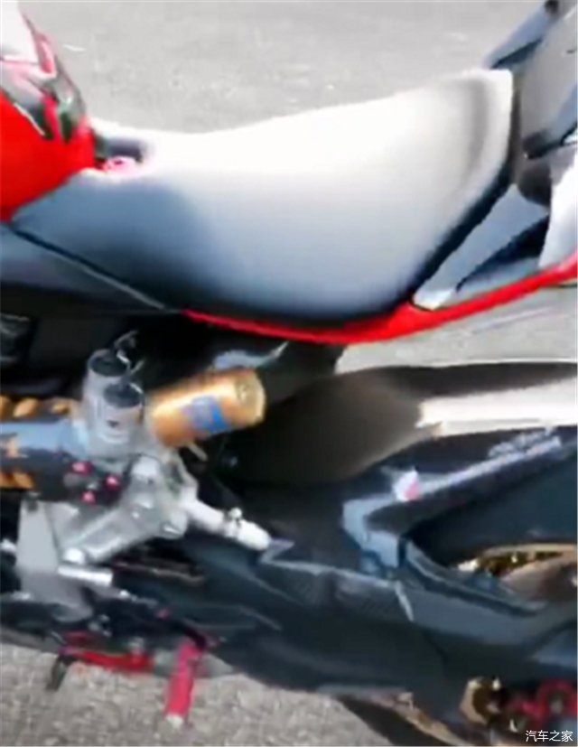 实拍41万杜卡迪1199，3.2秒破百，配L2引擎，排量达1198CC