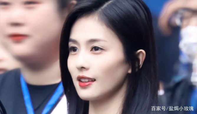 白鹿为什么好资源这么多?她的家庭背景很强大吗