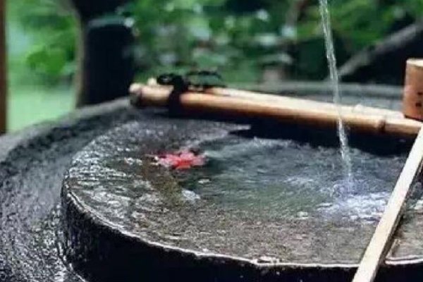 平平淡淡的意思