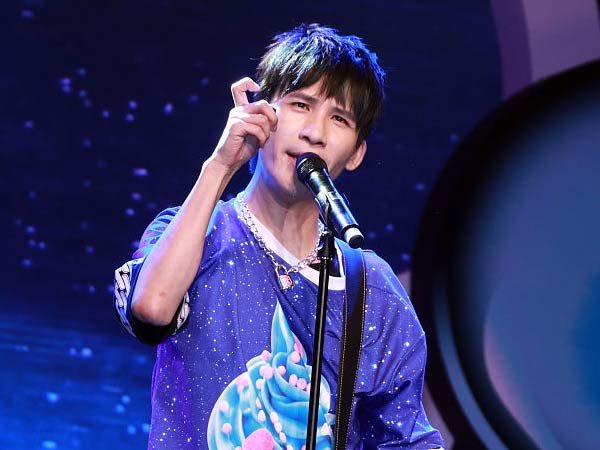 天空飘来五个字,那都不是事,下一句是什么(歌词)