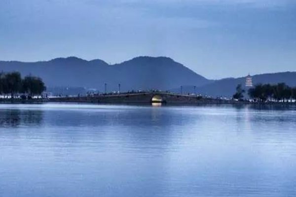 天青色等烟雨啥意思