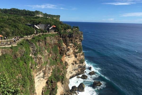 断崖是什么意思