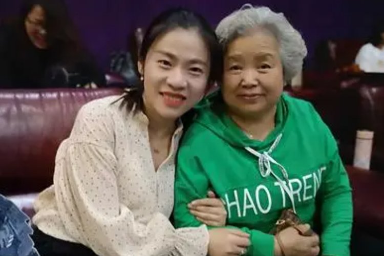 亲爱的母亲英文