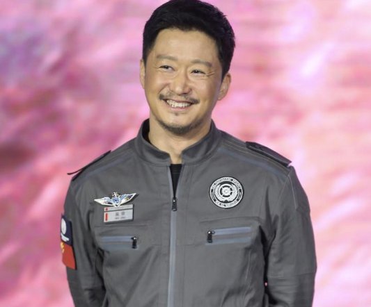 香港电影《夺帅》的结尾，吴京为什么要和洪金宝比武？