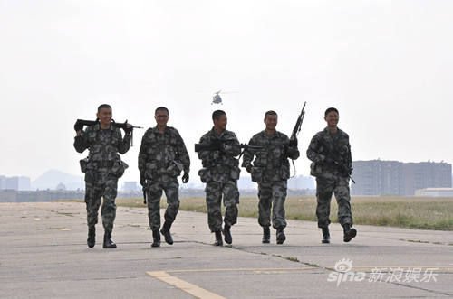 《我是特种兵2》的剧情是怎样的？