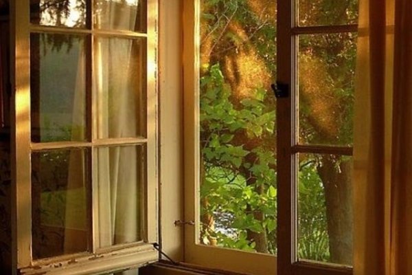 形容阳光洒进窗户的唯美句子