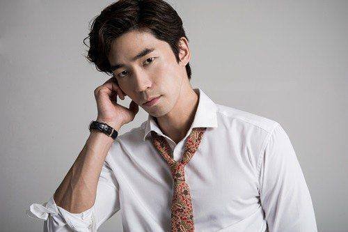 在《来自星星的你》里，是从什么小细节来塑造李载京这个大坏蛋形象的？