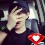 把这个头像弄成情侣红钻的那种头像就是右下角有个情侣红钻标志的