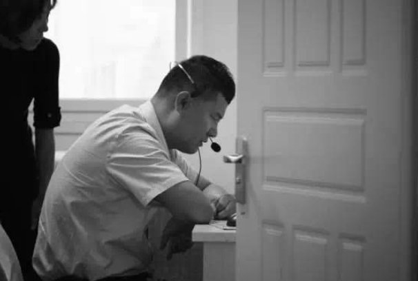 自杀热线盲人接线员称：学生占比最大，现在的孩子为什么容易轻生？