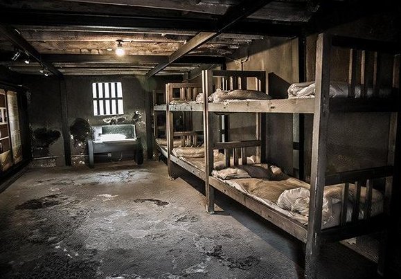 《耕荒》是爱国的现代诗吗?