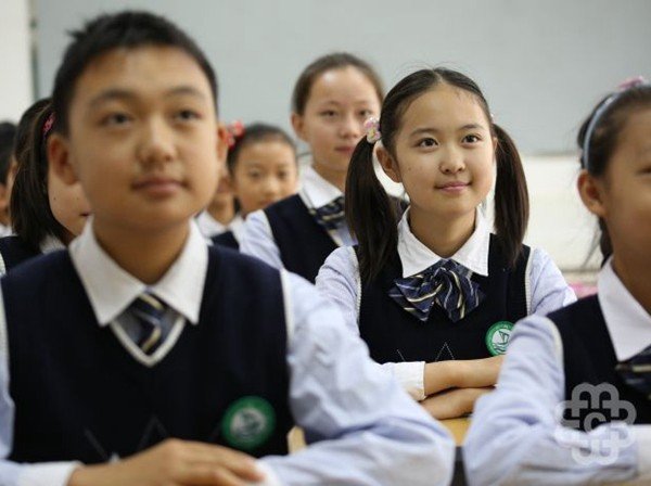 假期被同学妈妈邀请帮助同学补课，我提出收费，这样做过分吗？