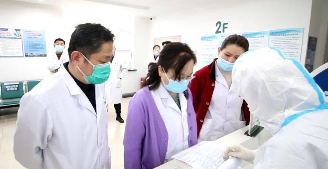 离谱！河南一感染者曾排队2小时做核酸，此感染者的流调轨迹如何？