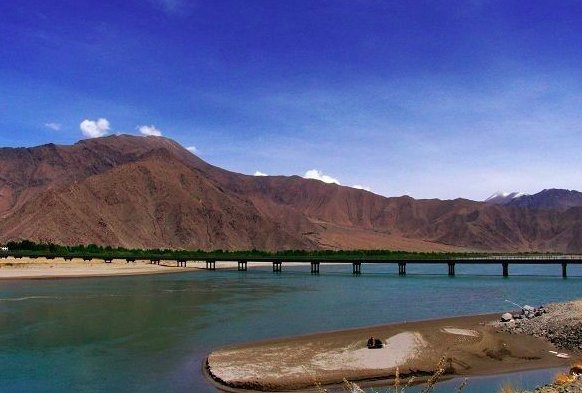 新村许多社工都在社工服务站工作，全国海拔最高的社工服务站在哪？