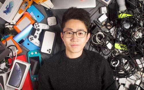 何同学是哪个学校的？