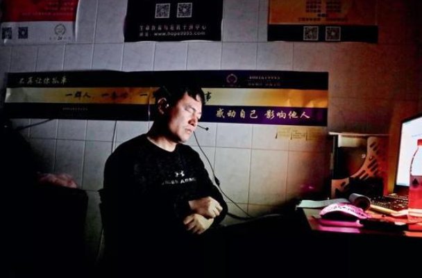 自杀热线盲人接线员称：学生占比最大，现在的孩子为什么容易轻生？