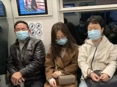 全国超千万人承受极端通勤：有人单程3小时，能拉动哪些家庭消费？