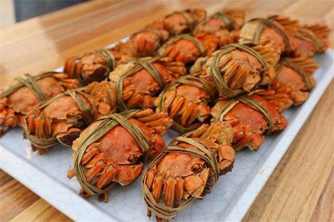 上海大闸蟹价格降一半，如何看待其销量猛增的现象？