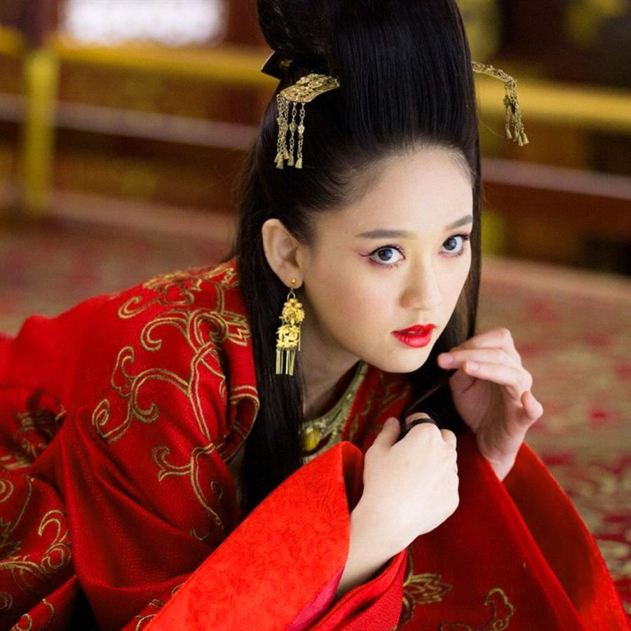 霍建华版《笑傲江湖》中的东方不败是男是女，最后死了没有