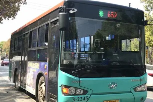 公交车上玩两个小朋友作文怎么写