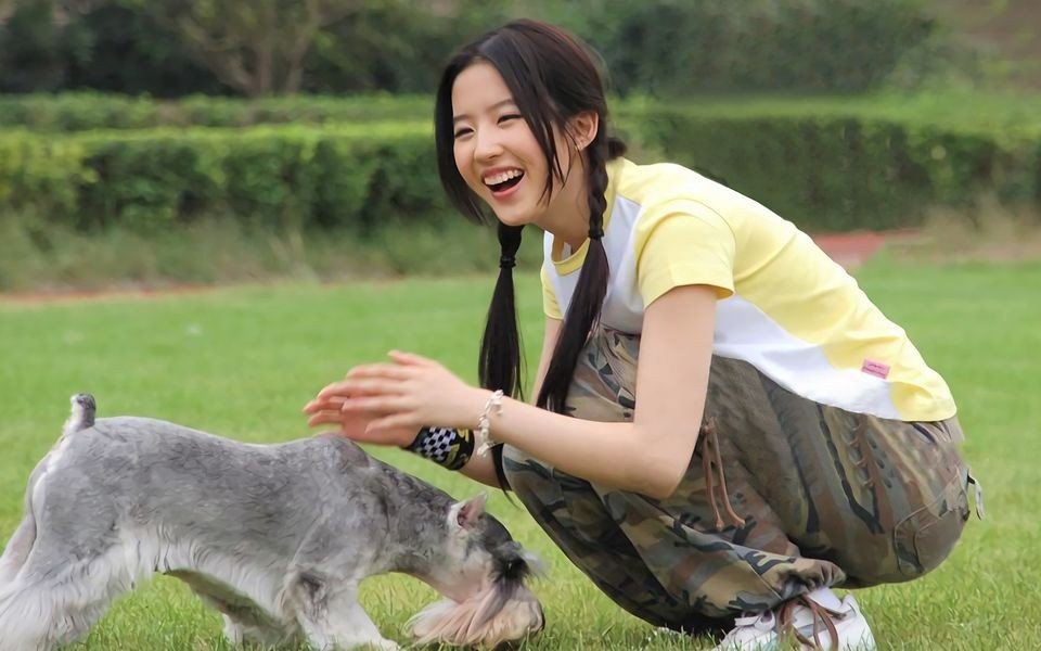 杨幂、刘诗诗、刘亦菲、唐嫣、赵丽颖五位女星，谁的素颜照最好看？